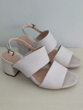 Clarks White Leather Faux Snakeskin Sandals W Block Heels Size 8
